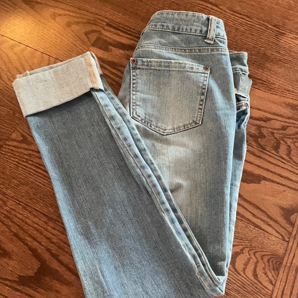 NWT 21 denim stretch jeans Light denim. Full length or ankle folded. Size 26.
